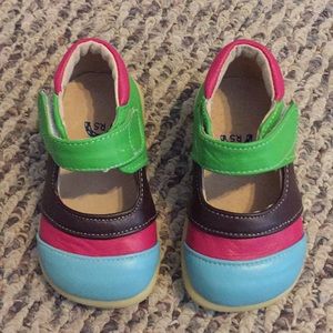Adorable walking shoes. Size 3. Soft leather.